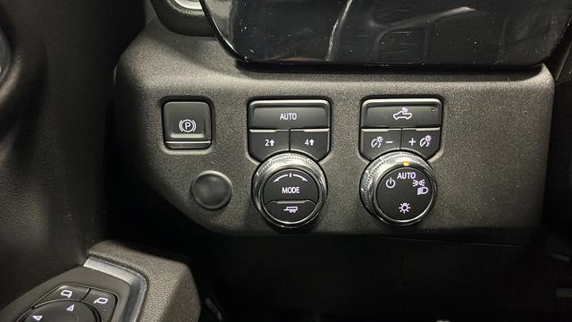 Used 2023 GMC Sierra 1500 SLE AWD/4WD image 30