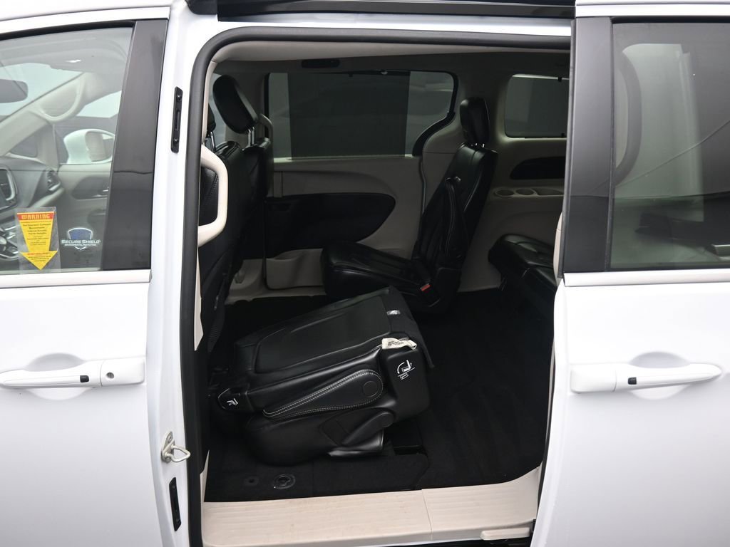 Used 2022 Chrysler Pacifica Touring-L image 36