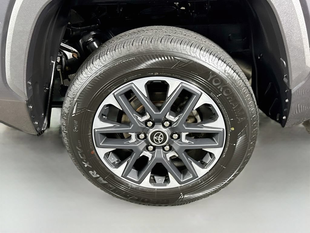 Used 2024 Toyota Tundra Limited AWD/4WD image 32