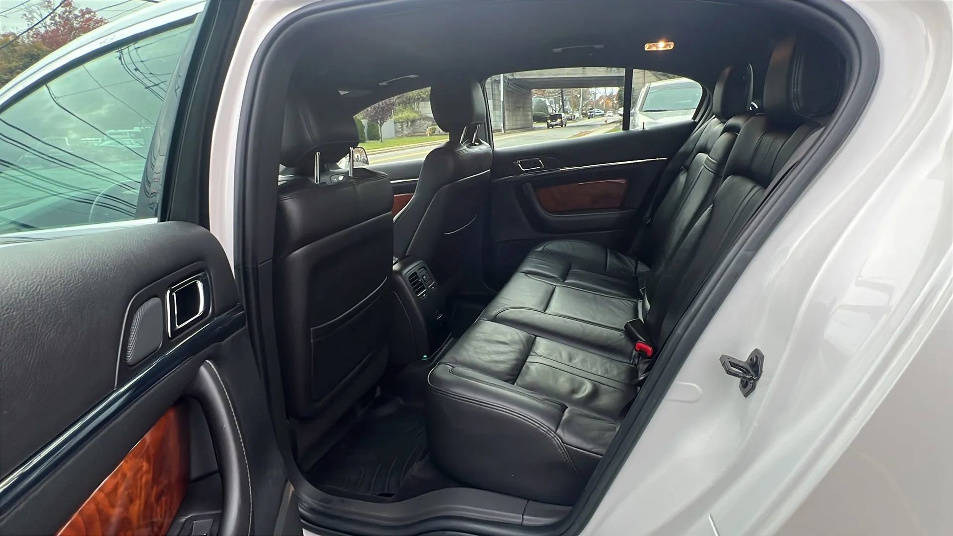 Used 2015 Lincoln MKS AWD w/ Equipment Group 101A image 27