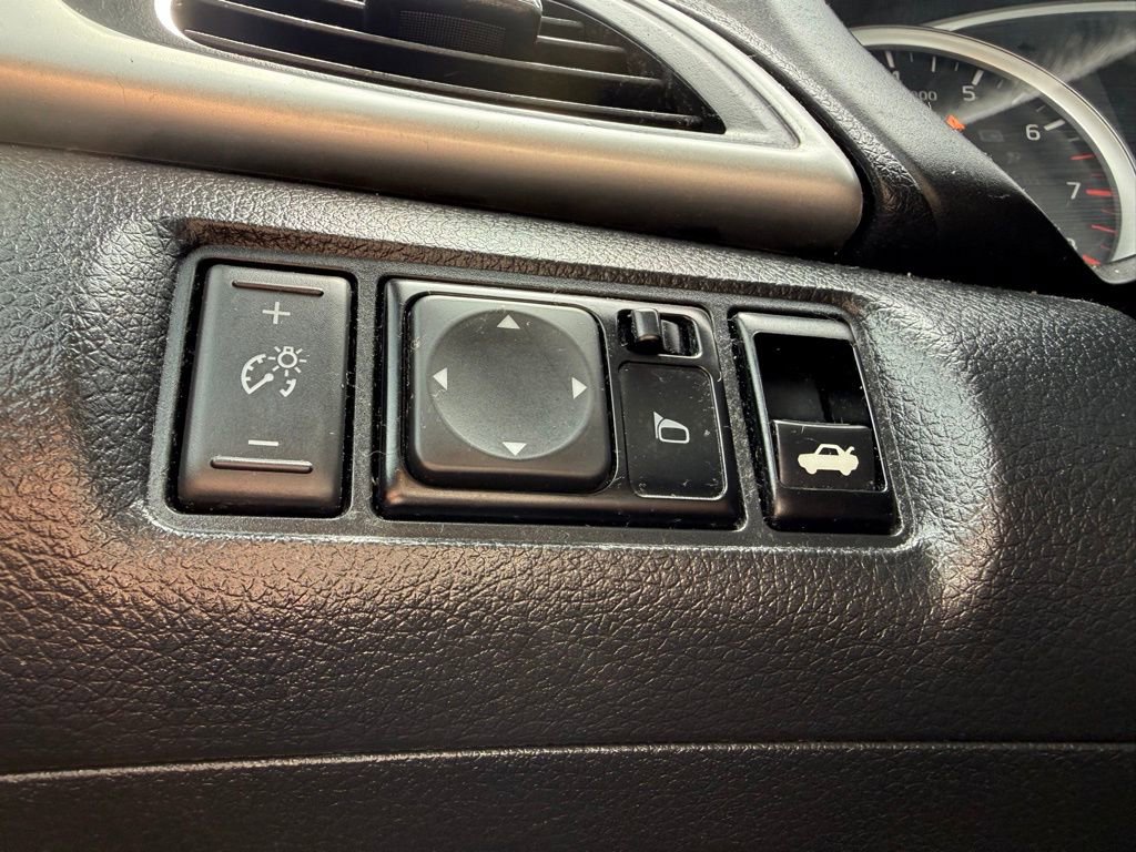 Used 2016 Nissan Sentra SR w/ Driver's Assist Package FWD image 19