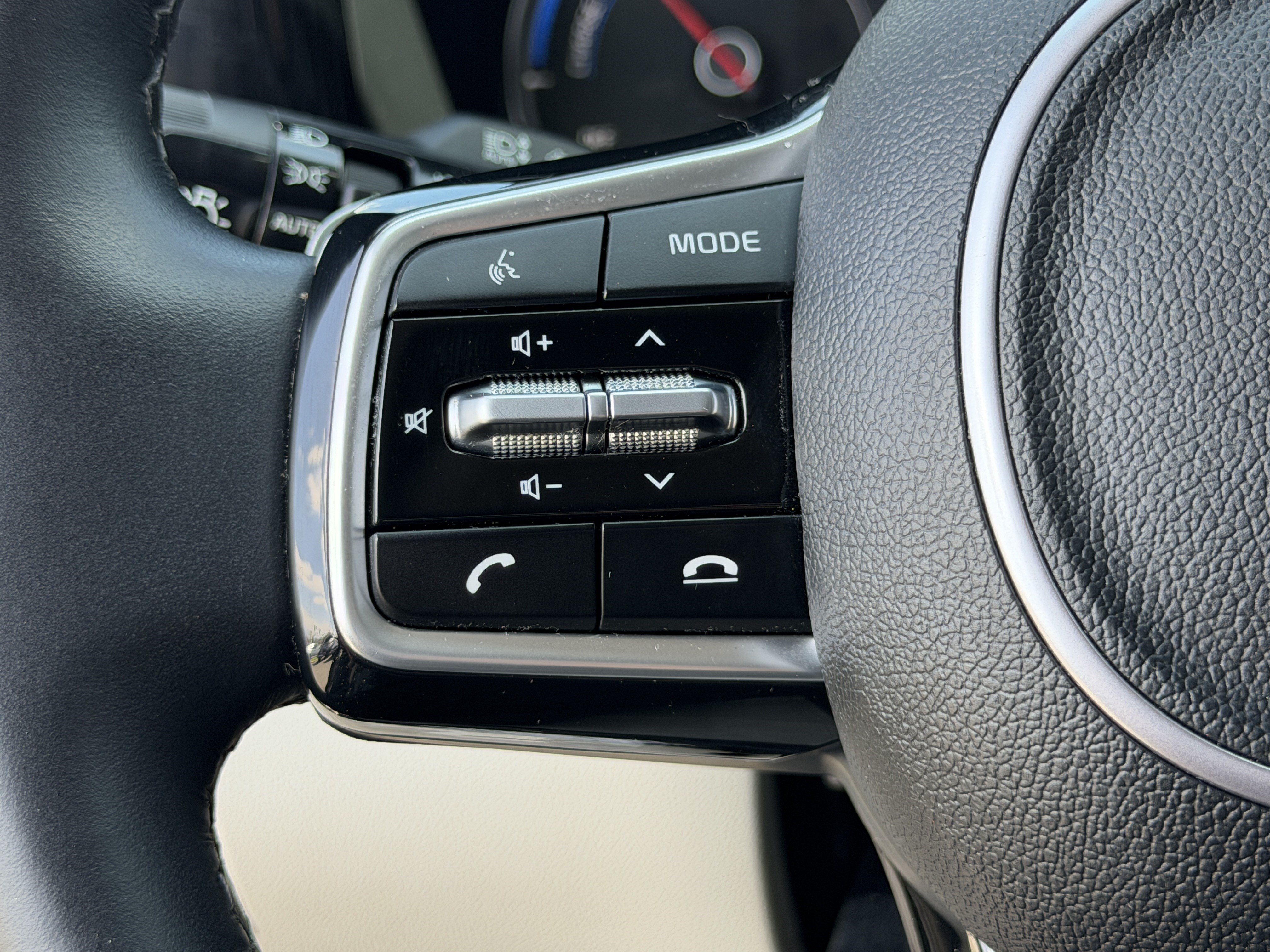 Certified 2023 Kia Sorento EX FWD image 19
