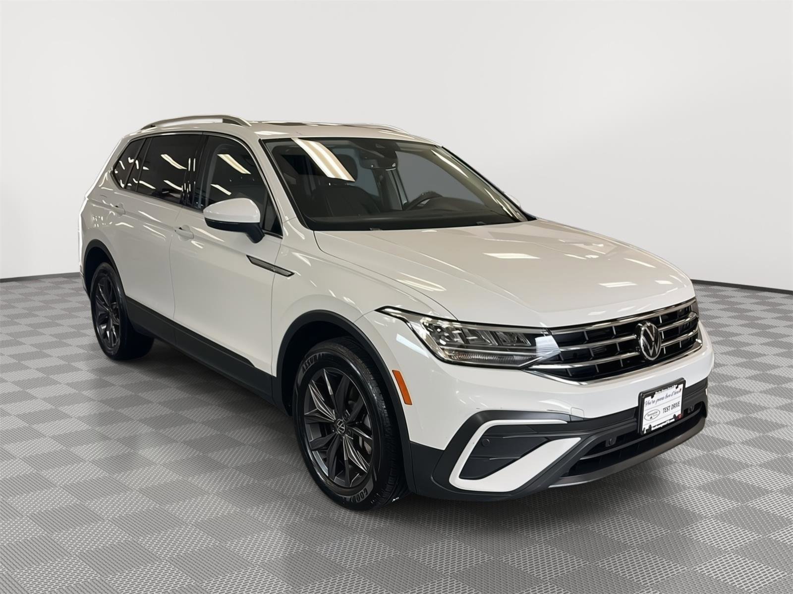 Used 2022 Volkswagen Tiguan SE AWD/4WD image 3