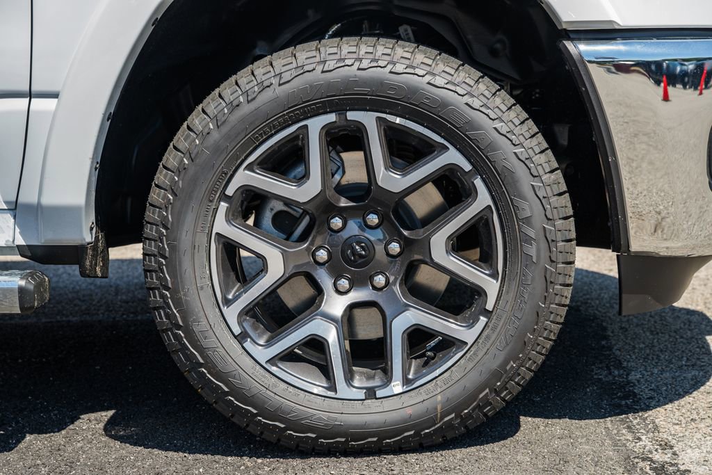 New 2026 RAM 1500 Laramie AWD/4WD image 19