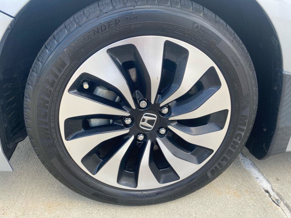 Used 2017 Honda Accord Touring image 31