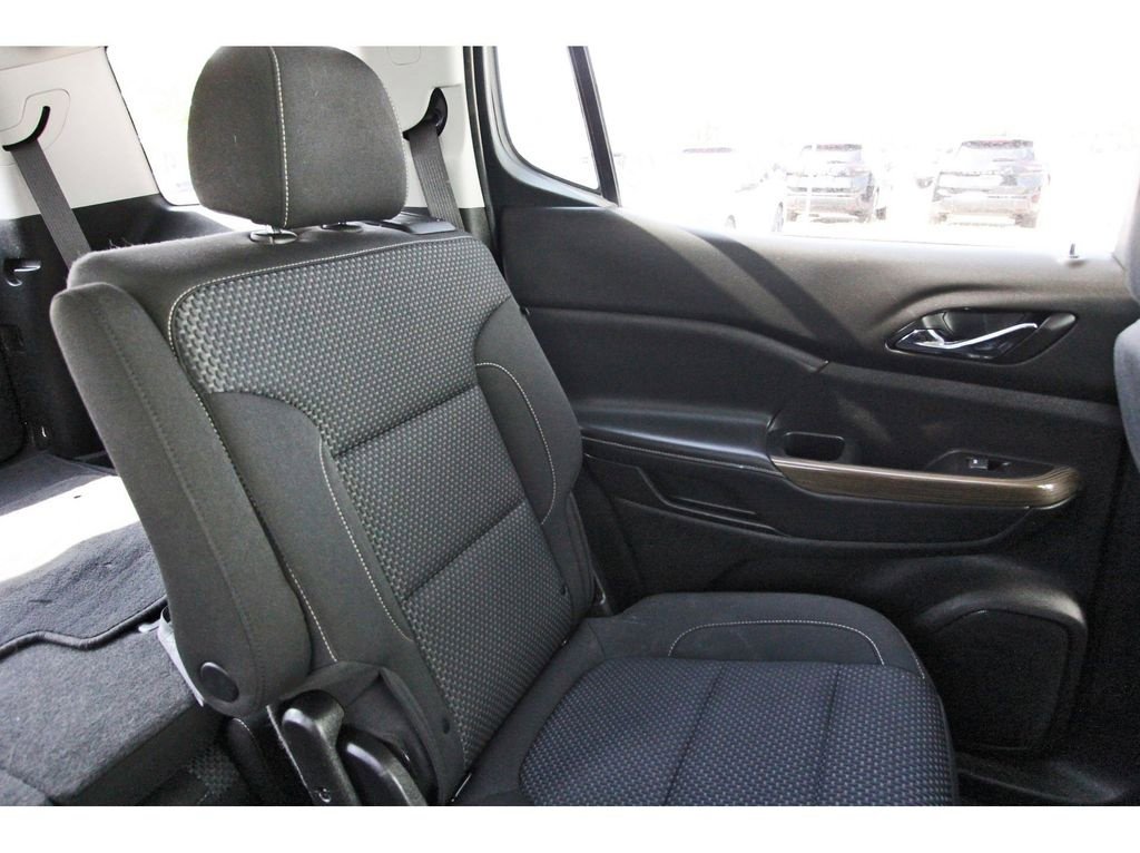 Used 2023 GMC Acadia SLE FWD image 10