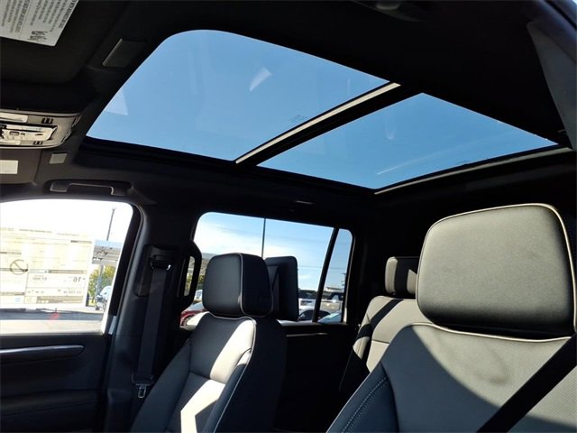 New 2026 Chevrolet Suburban Premier image 8