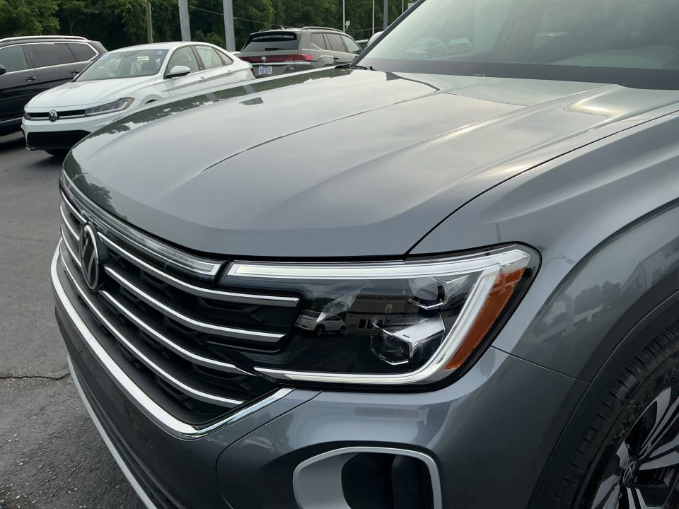 Certified 2025 Volkswagen Atlas SE FWD image 30
