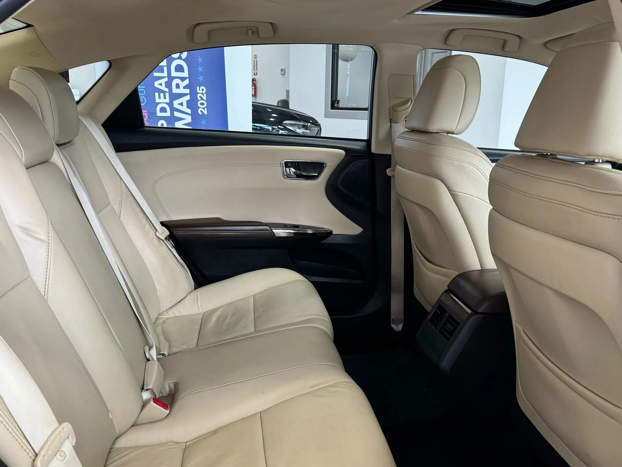 Used 2015 Toyota Avalon XLE image 25