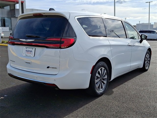 Used 2024 Chrysler Pacifica Select image 7