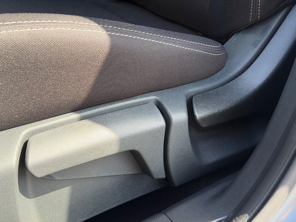 Used 2025 Nissan Rogue S FWD image 19