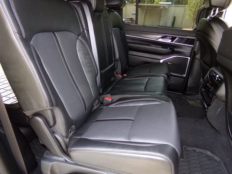 Used 2023 Jeep Wagoneer Series III w/ Convenience Group I AWD/4WD image 28