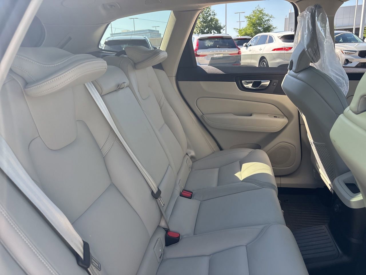 Used 2024 Volvo XC60 T8 Ultimate w/ Protection Package Premier AWD/4WD image 11