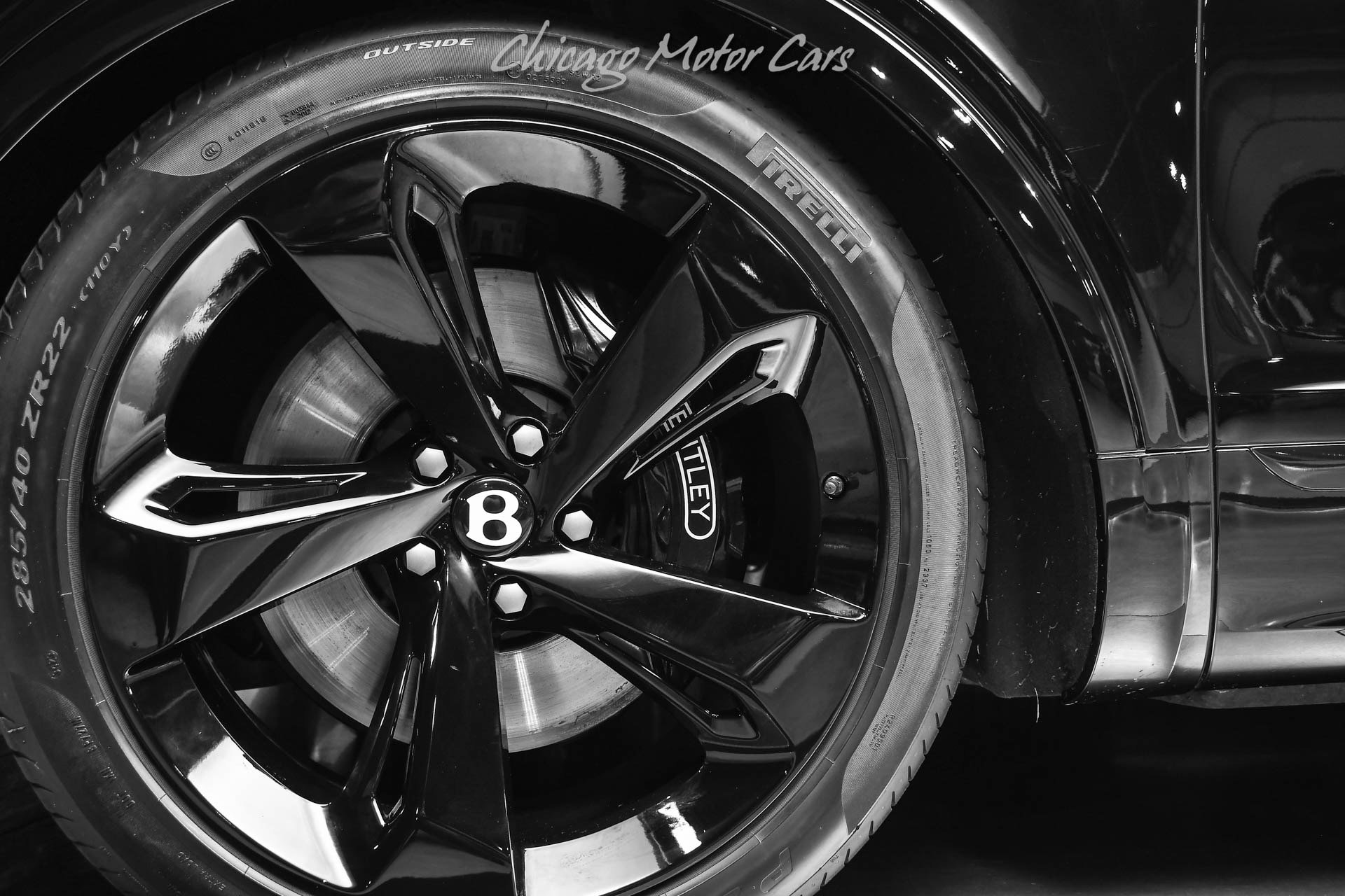 Used 2023 Bentley Bentayga Plug-In Hybrid image 51