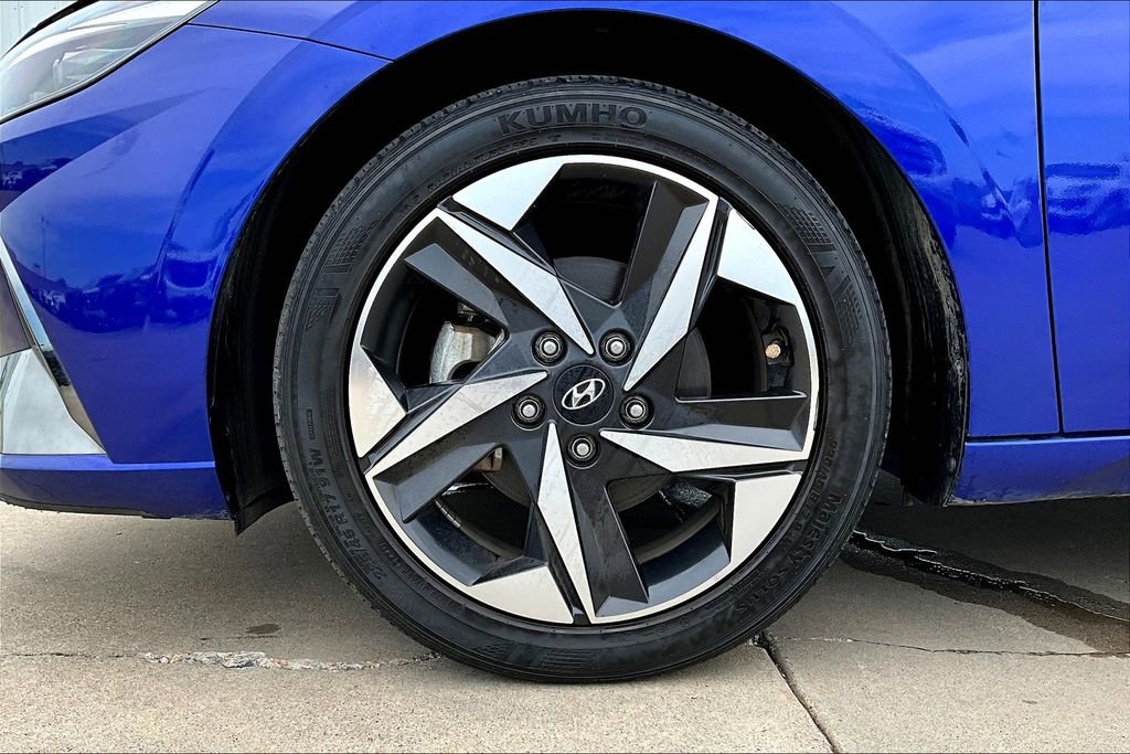 Used 2023 Hyundai Elantra Limited w/ Cargo Package image 11