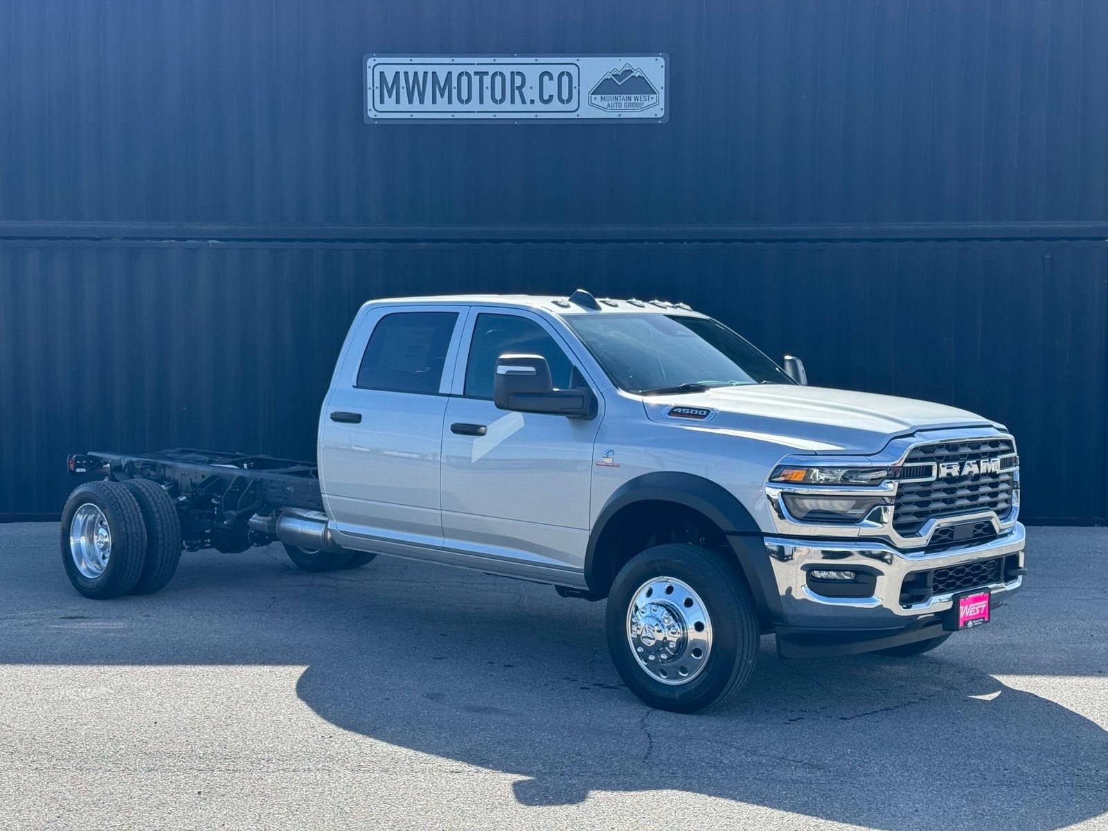 New 2027 RAM 4500 4x4 Crew Cab DRW w/ Laramie Trim Package image 1