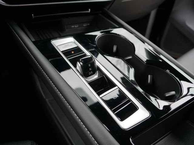 Certified 2025 Volkswagen Atlas Cross Sport SE FWD image 28