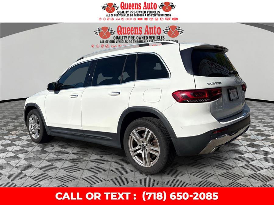 Used 2021 Mercedes-Benz GLB 250 4MATIC w/ Premium Package image 4