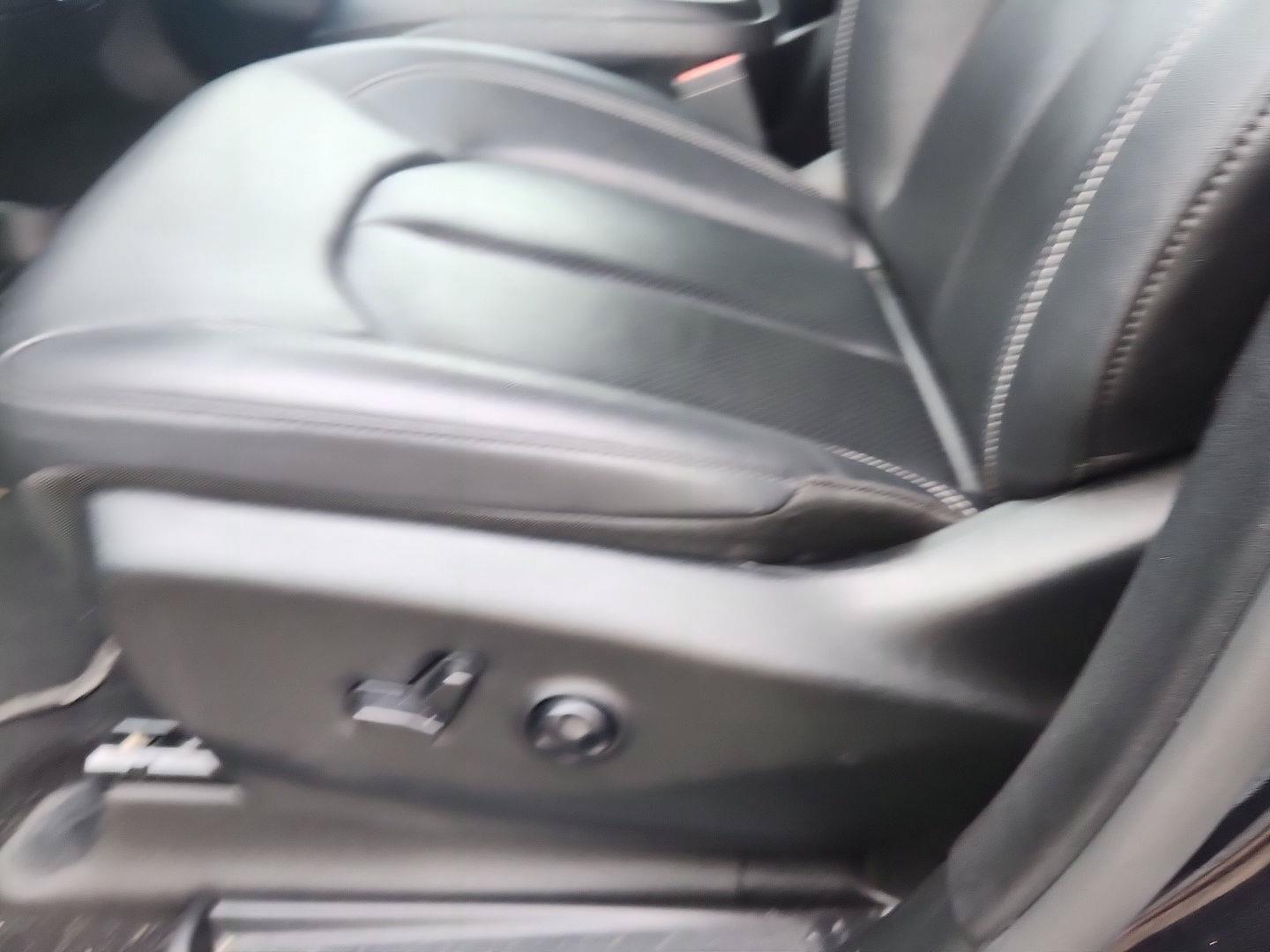 Used 2025 Chrysler Pacifica Select FWD image 11