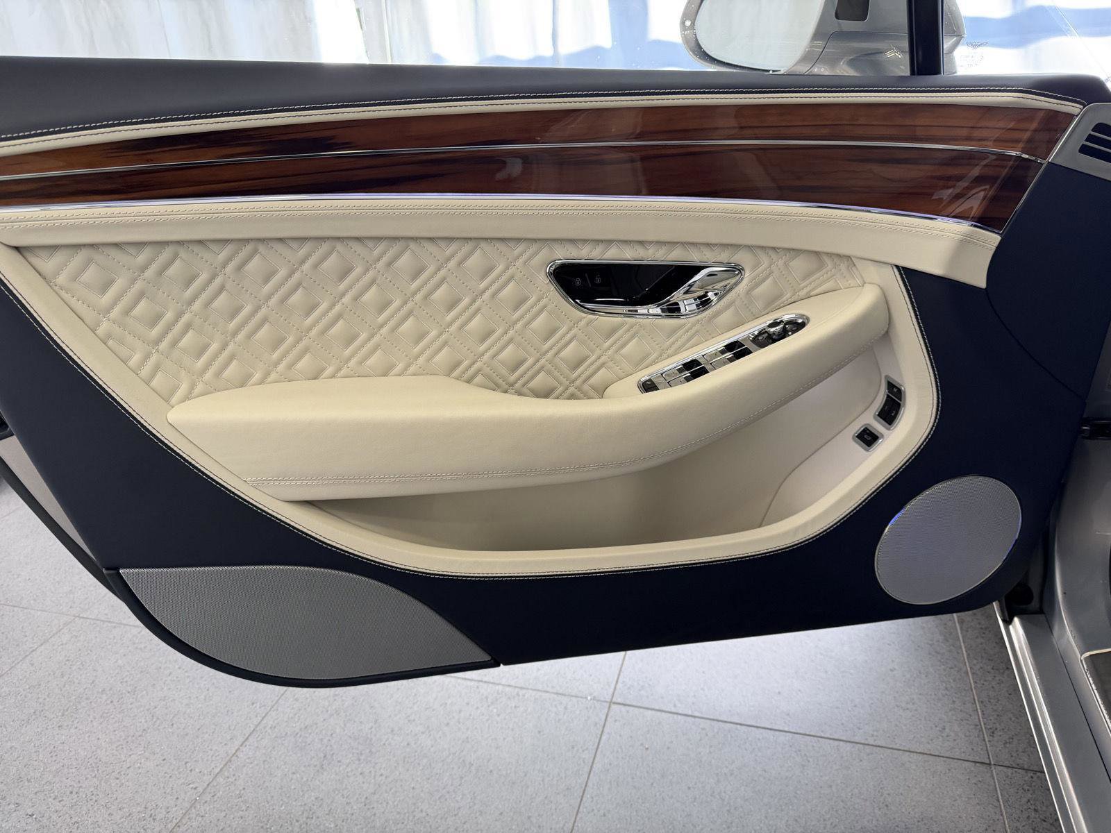 Used 2023 Bentley Continental GT Azure image 15