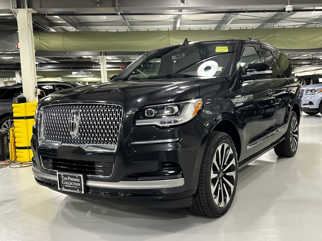Used 2023 Lincoln Navigator Reserve image 5