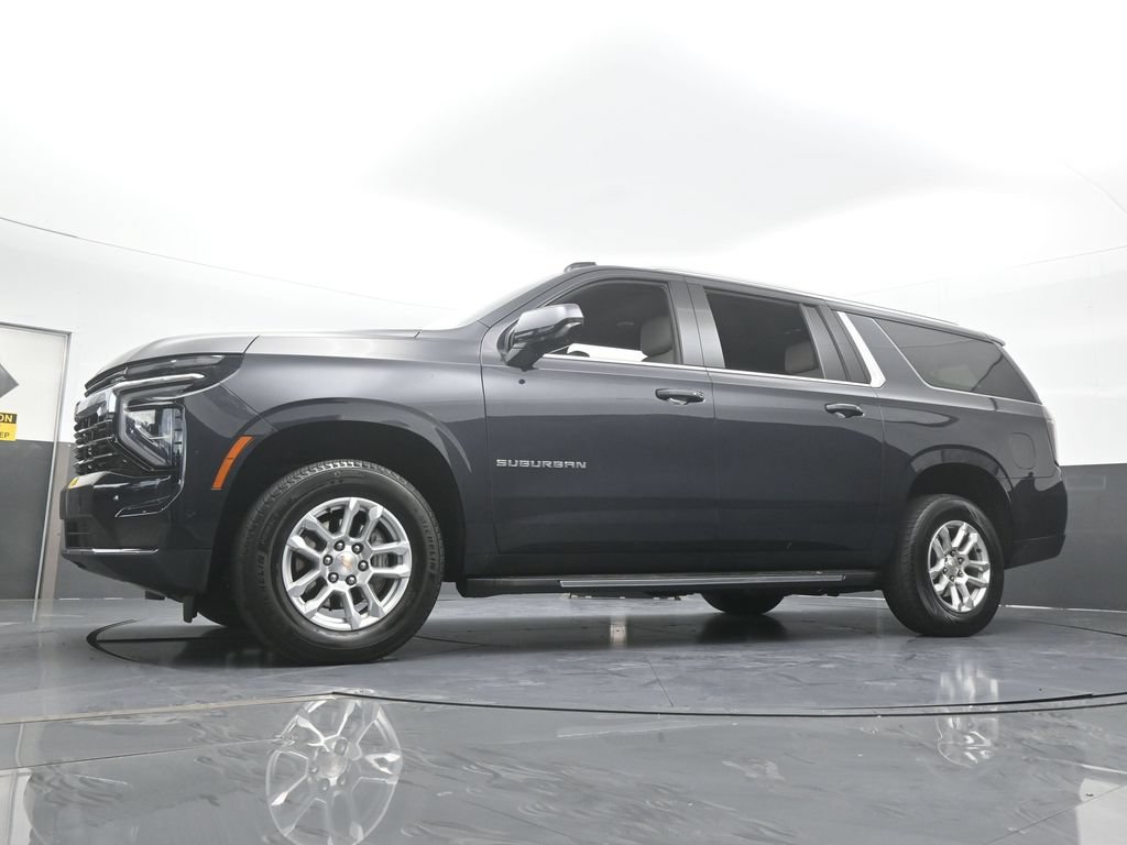Used 2025 Chevrolet Suburban LT RWD image 70