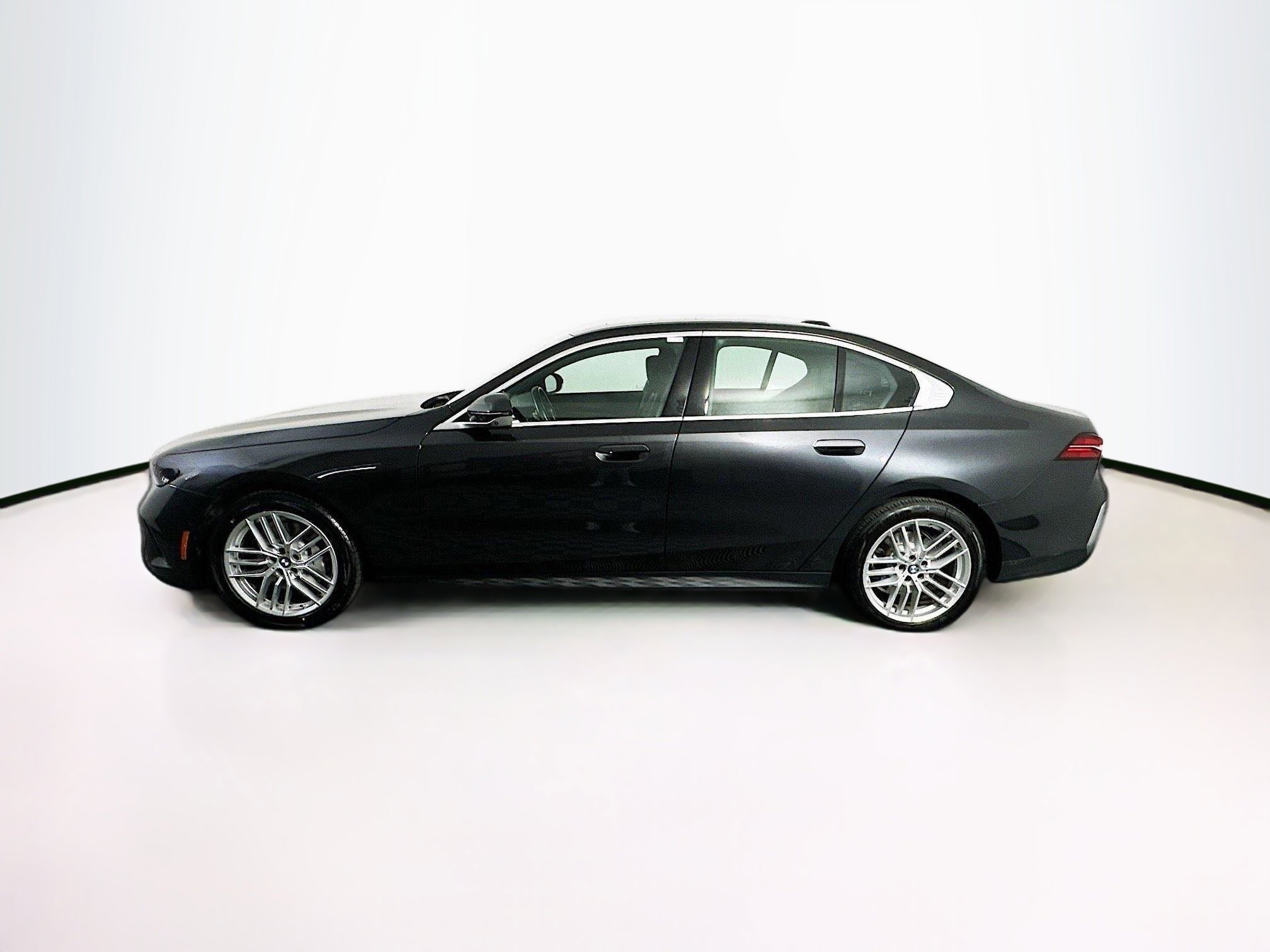 Used 2024 BMW 530i image 4