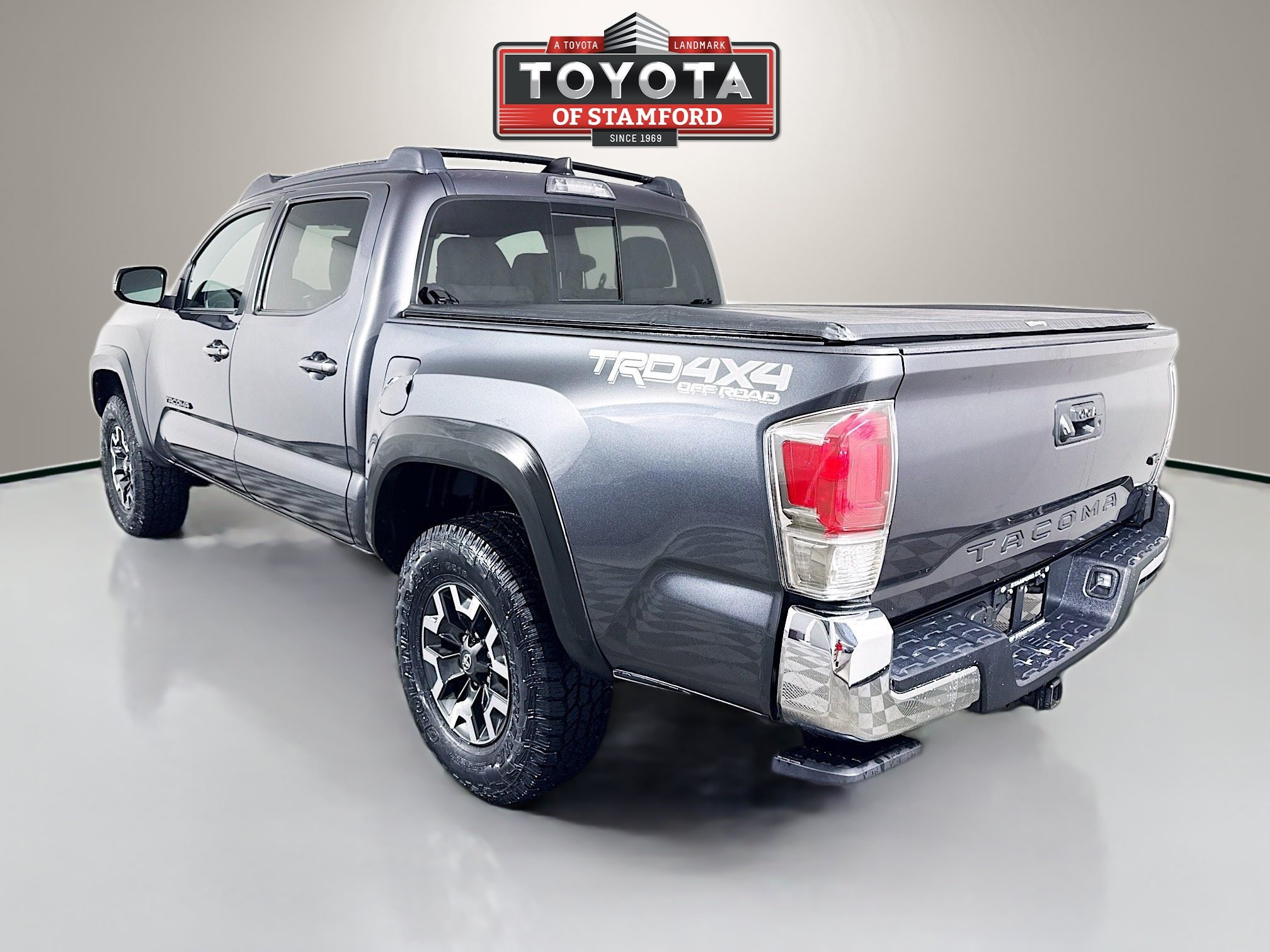 Certified 2022 Toyota Tacoma TRD Off-Road w/ Black Out Package (TMS) AWD/4WD image 5
