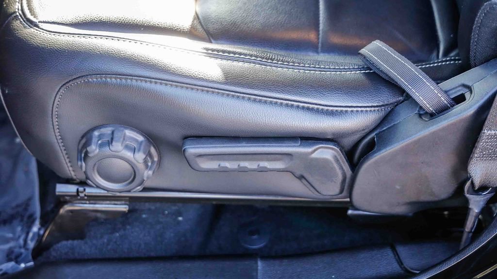 Used 2023 Jeep Wrangler Unlimited Sahara w/ Cold Weather Group image 26