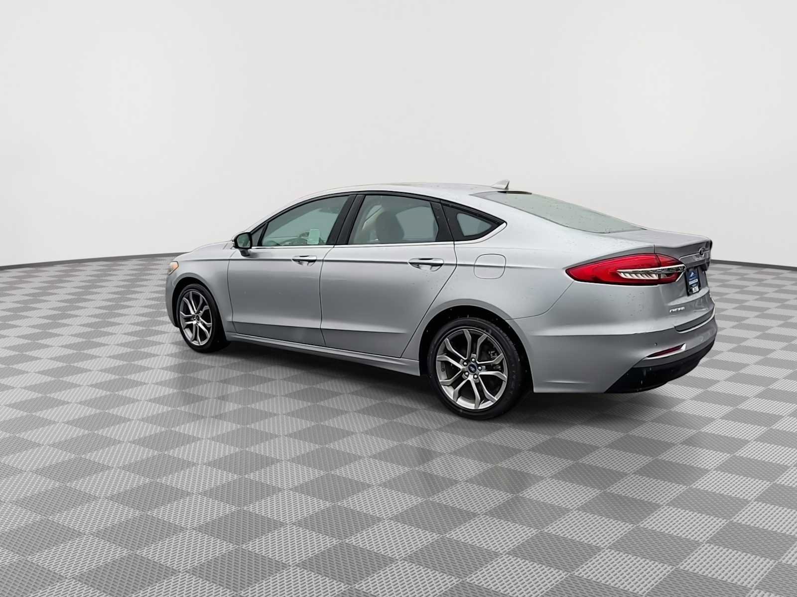 Used 2020 Ford Fusion SEL FWD image 6
