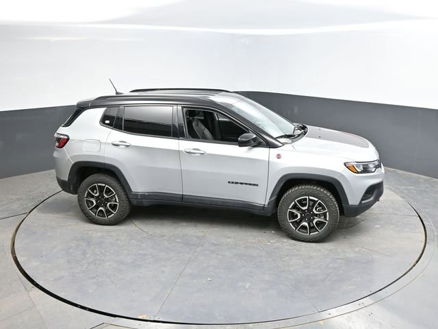 Used 2025 Jeep Compass Trailhawk AWD/4WD image 42