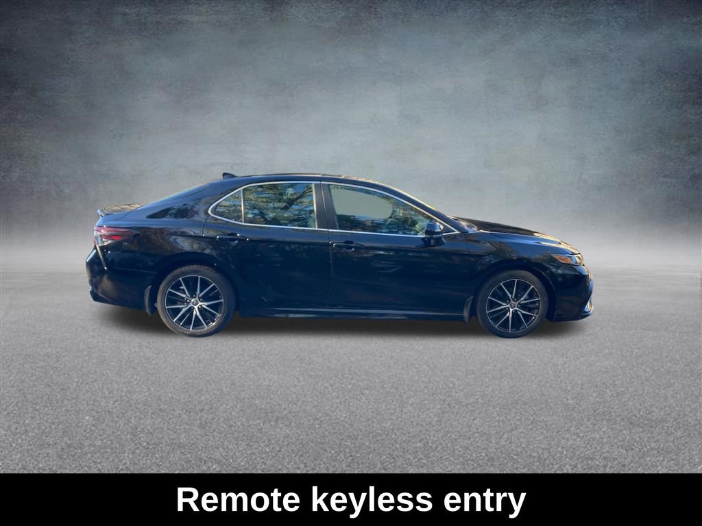 Used 2022 Toyota Camry SE image 8