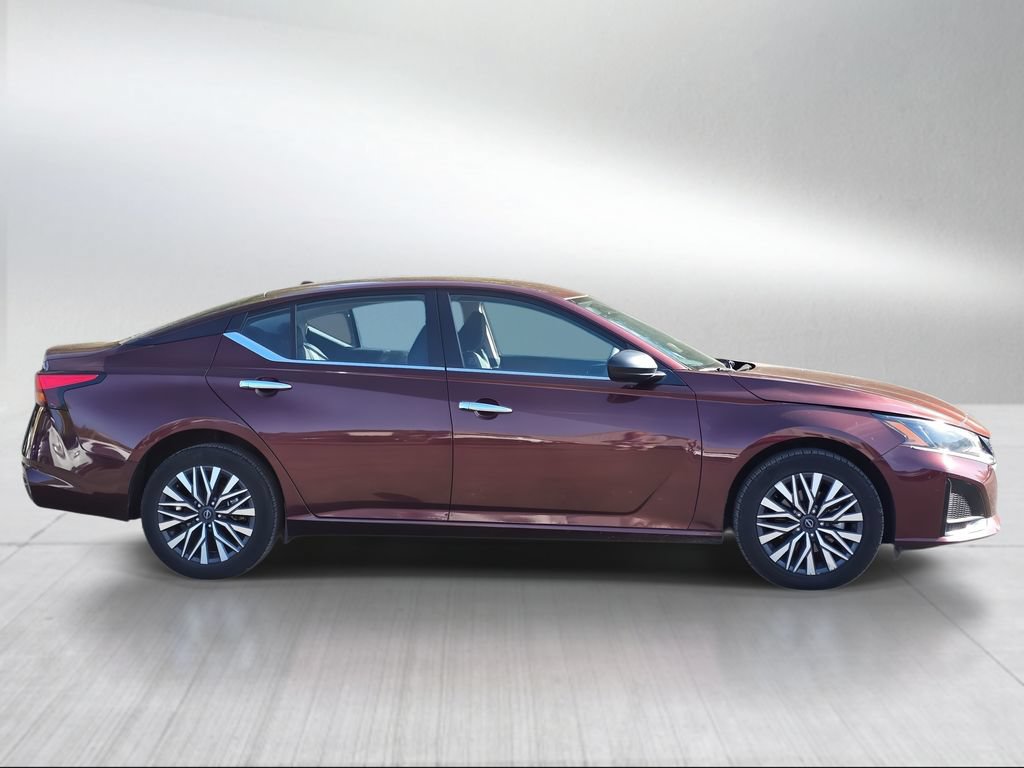 Used 2024 Nissan Altima 2.5 SV AWD/4WD image 6