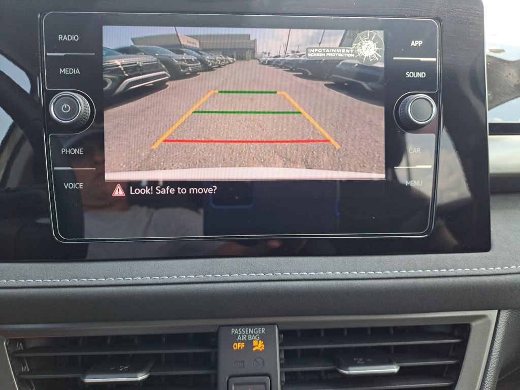 New 2025 Volkswagen Taos SE image 11