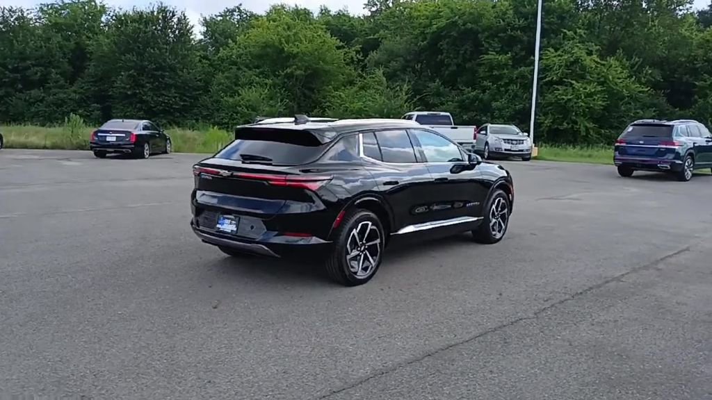 New 2025 Chevrolet Equinox EV LT image 8