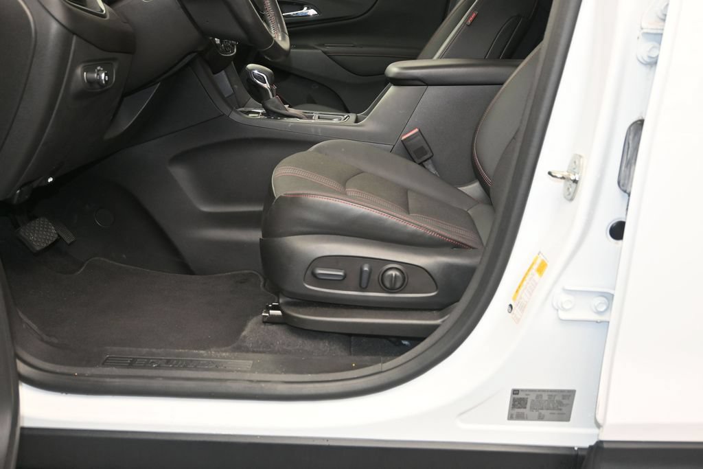 Certified 2022 Chevrolet Equinox RS w/ Infotainment Package FWD image 22