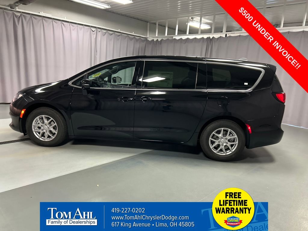 New 2026 Chrysler Voyager LX image 4