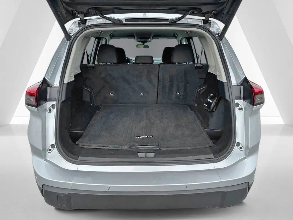 Used 2024 Nissan Rogue SV FWD image 28