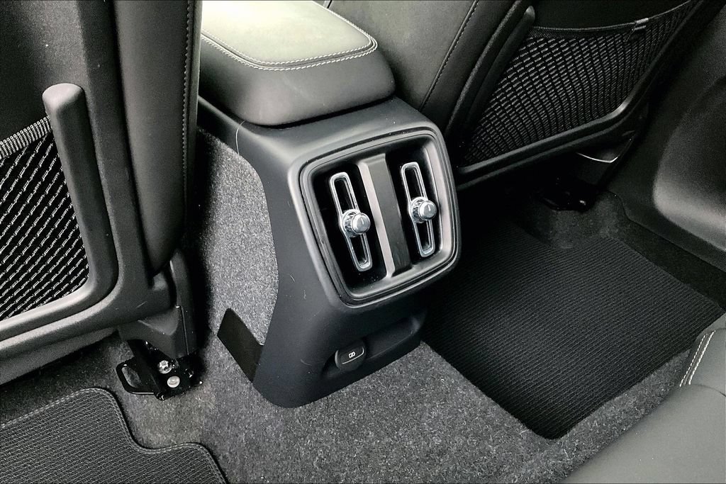 Certified 2023 Volvo XC40 Recharge Plus AWD/4WD image 31