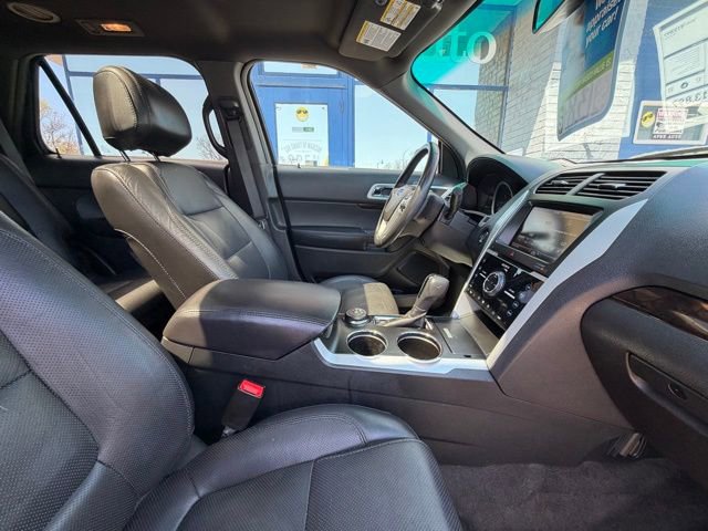 Used 2014 Ford Explorer Limited w/ Equipment Group 301A AWD/4WD image 27