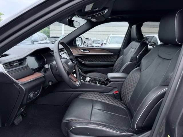 Used 2025 Jeep Grand Cherokee Summit AWD/4WD image 19