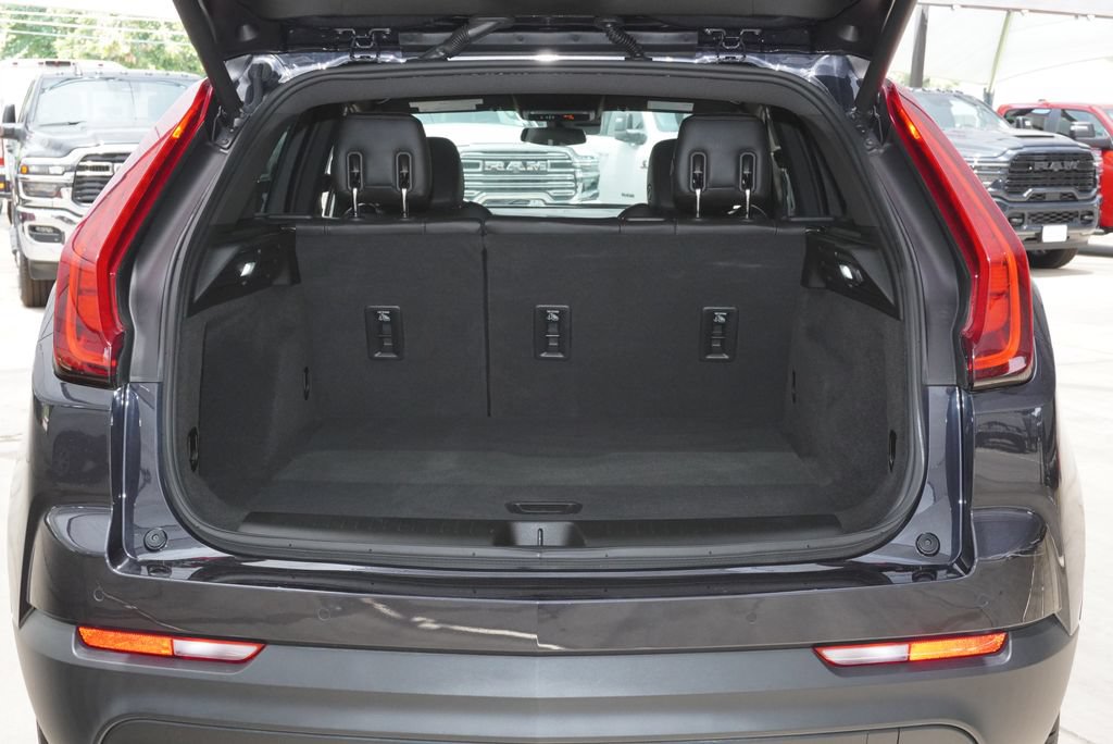 Used 2023 Cadillac XT4 Luxury w/ Cold Weather Package FWD image 29