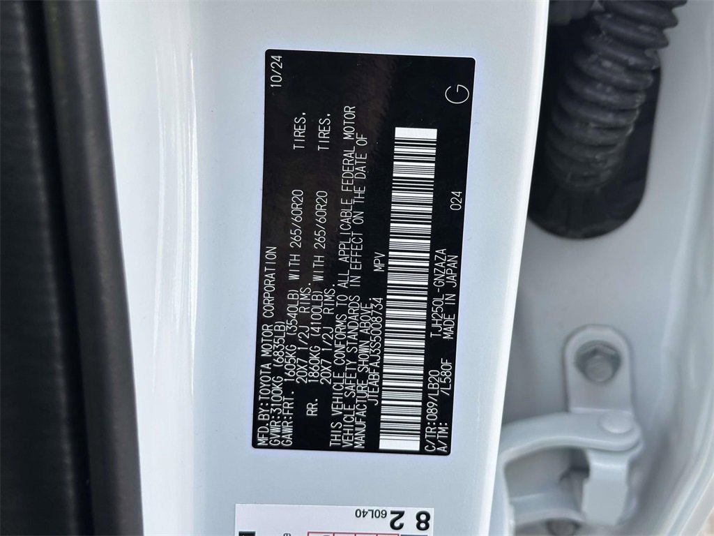 Used 2025 Toyota Land Cruiser image 28