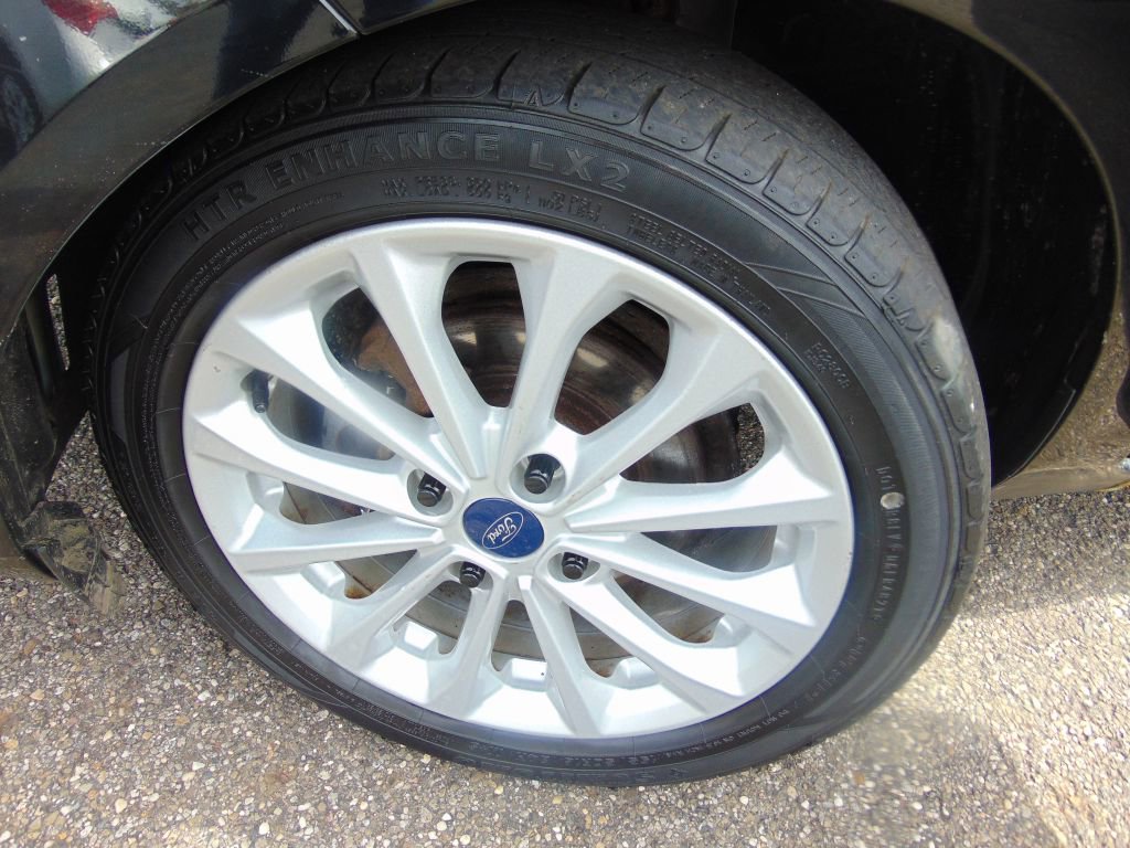 Used 2017 Ford Fiesta Titanium image 27