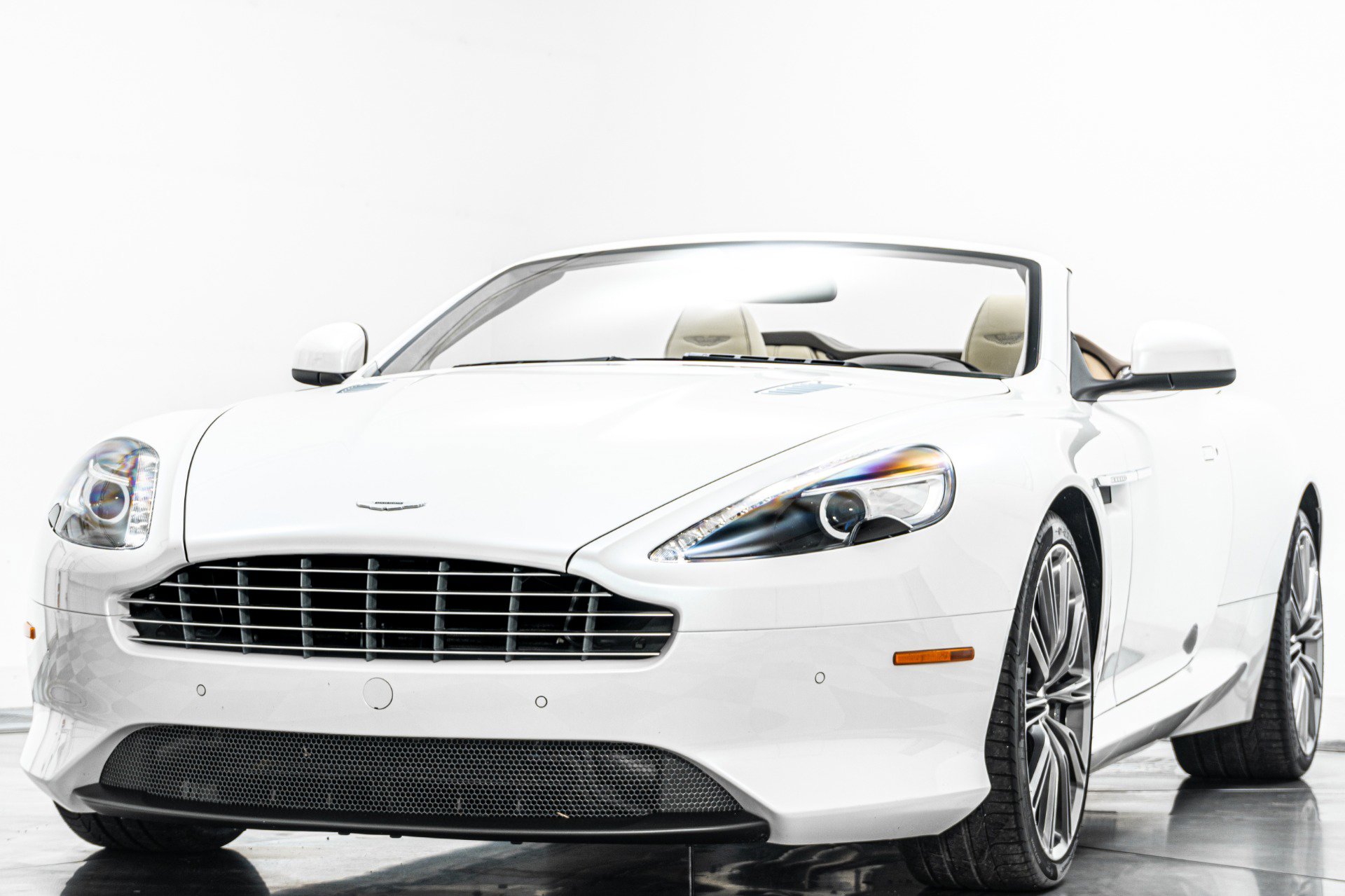 Used 2014 Aston Martin DB9 Volante -Very Low Miles, Pearl image 5