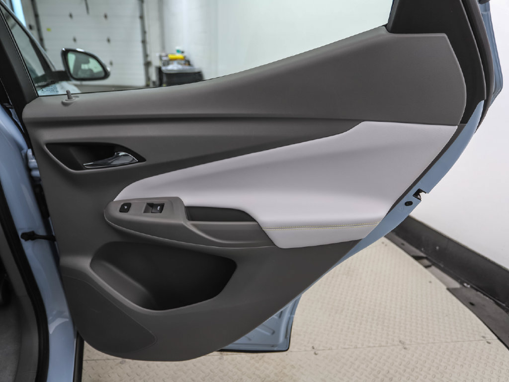 Used 2023 Chevrolet Bolt EUV Premier w/ Super Cruise Package FWD image 25