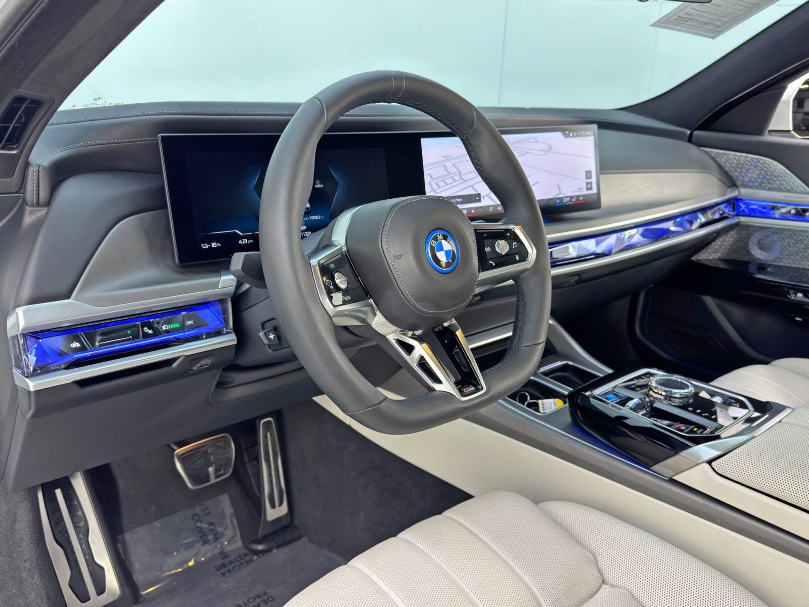 Used 2023 BMW i7 xDrive60 w/ Executive Package 2 image 14