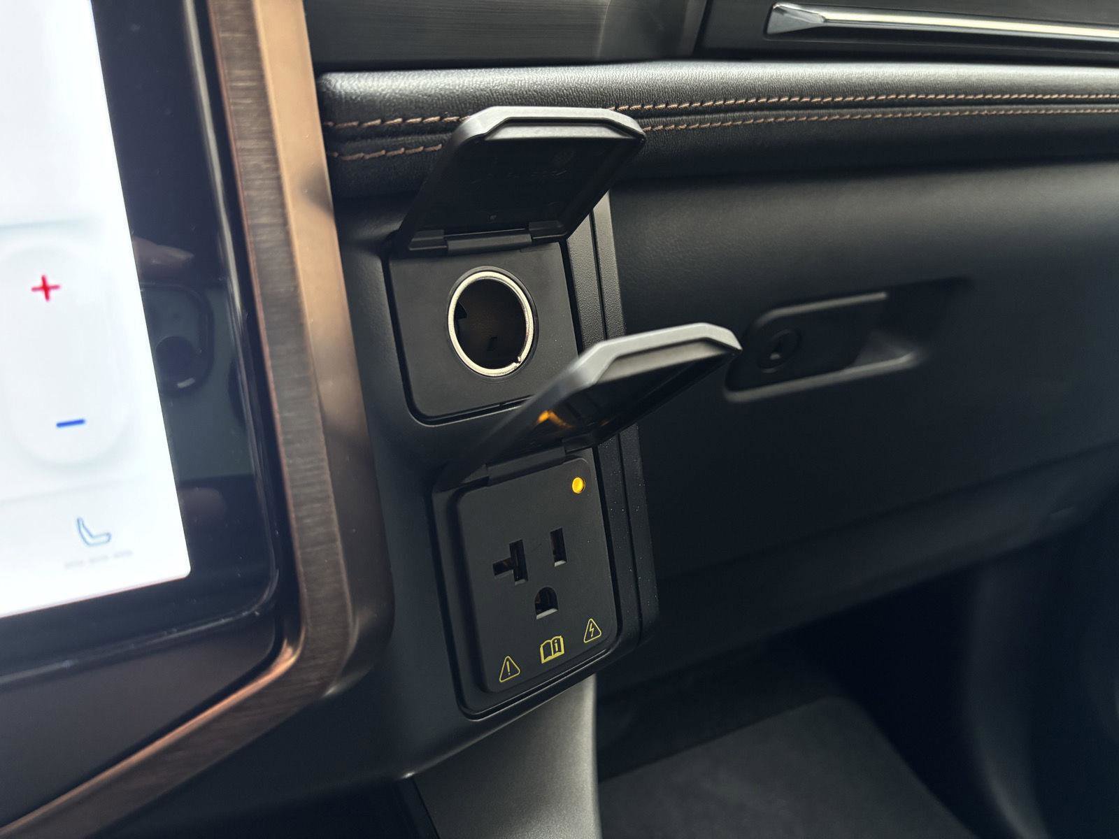 Used 2022 Ford F150 Lightning Lariat AWD/4WD image 21