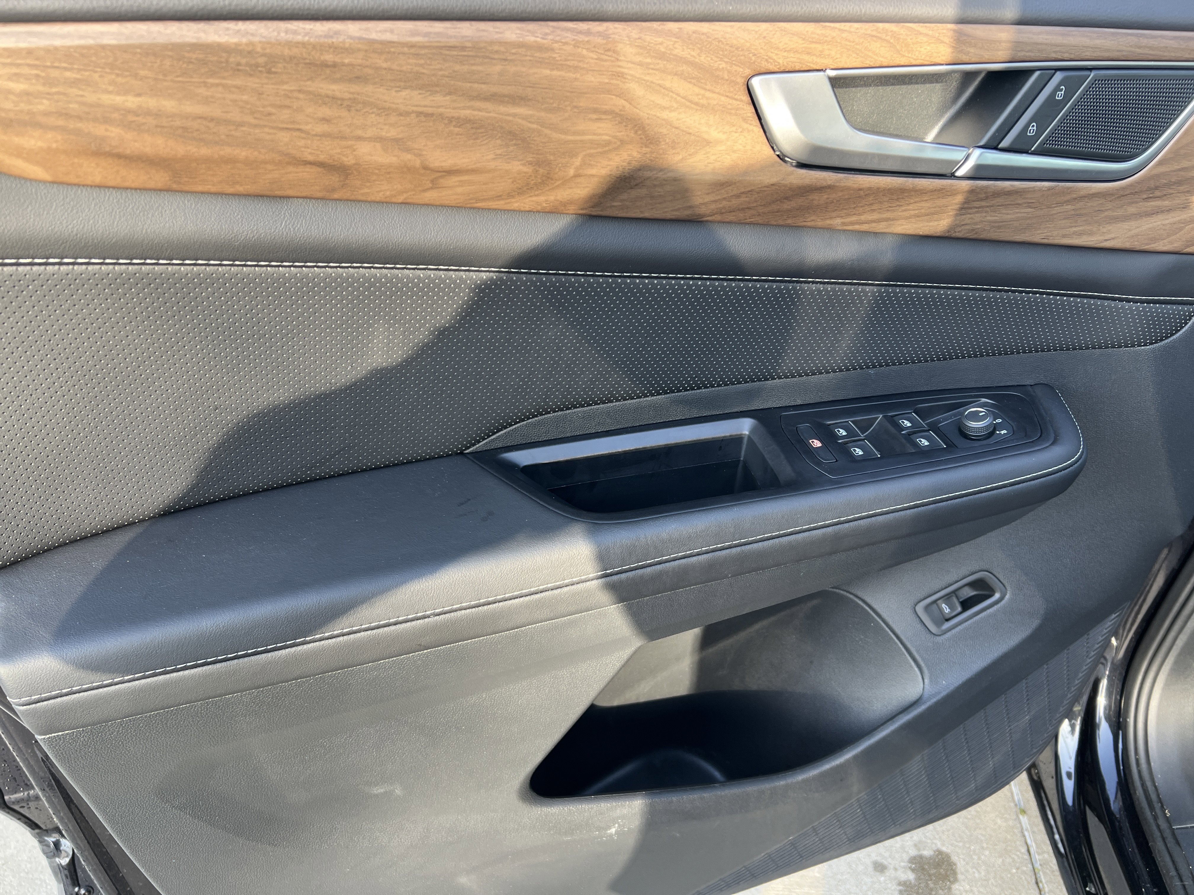 Certified 2025 Volkswagen Atlas SE w/ Panoramic Sunroof Package FWD image 13