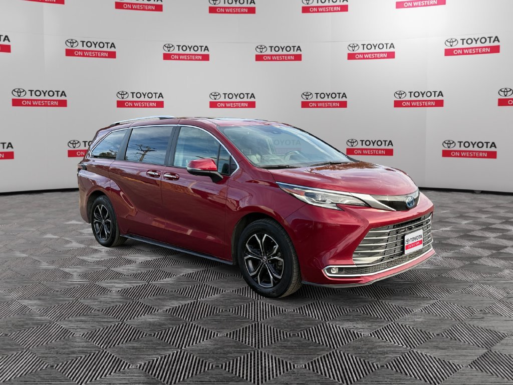 Used 2025 Toyota Sienna Platinum AWD/4WD image 3